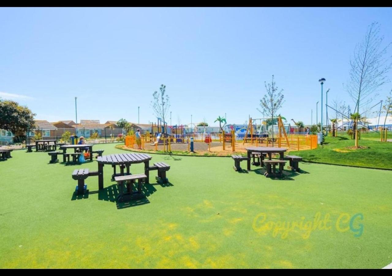 Mp768 - Camber Sands Holiday Park - Huge Lodge - Small Dog Friendly - Sleeps 8 Exterior photo